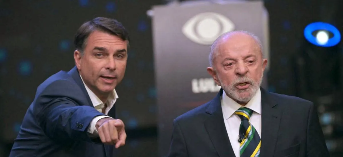 Lula y Flávio Bolsonaro se insultan en el primer debate electoral en Brasil
