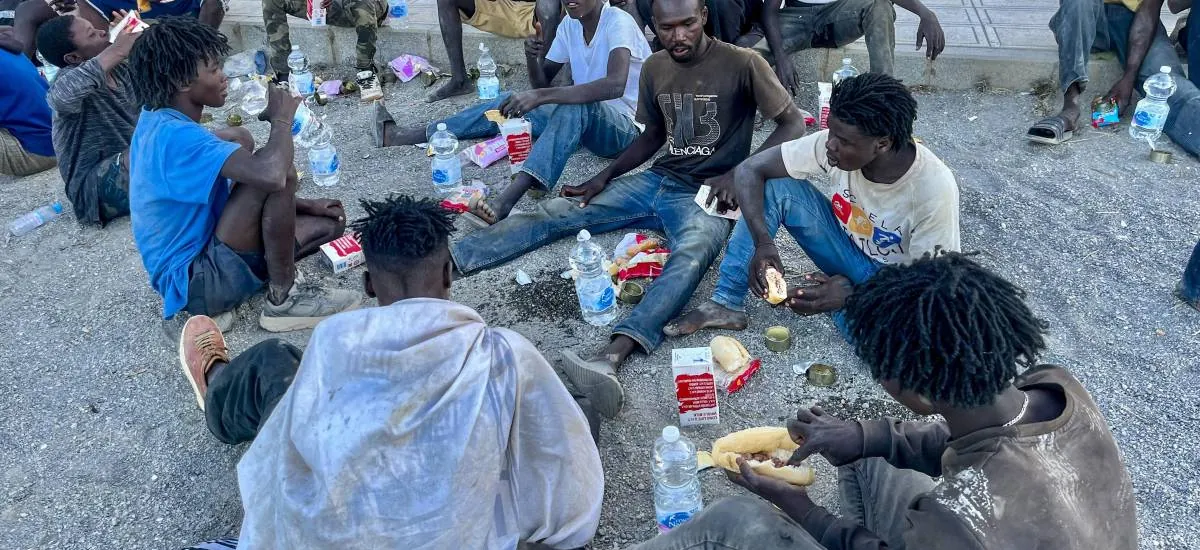 Familiares buscan a 44 personas desaparecidas tras la entrada masiva de migrantes en Ceuta