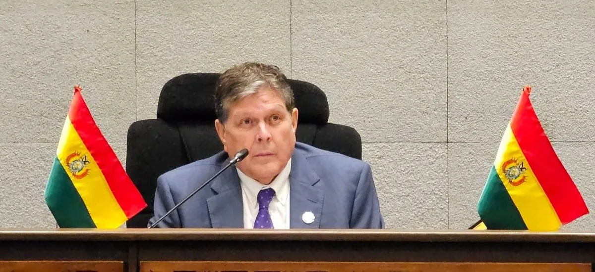 Ministro de Hidrocarburos se presenta en la Asamblea Legislativa y es interpelado por los combustibles