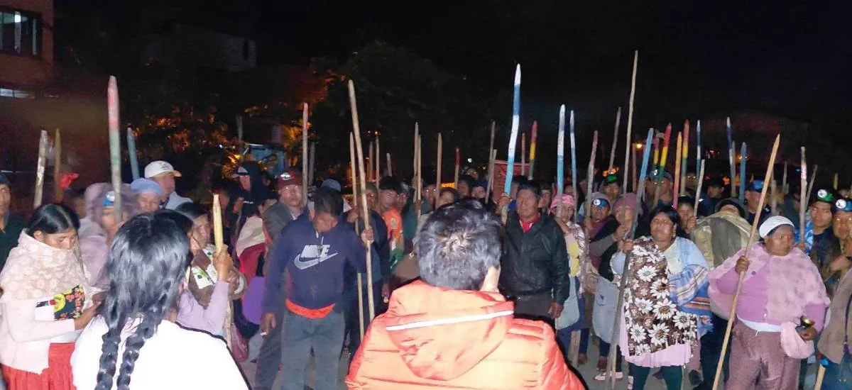 Cocaleros se movilizan en un cuartel y otras zonas del trópico; el Gobierno rechaza acusación de Evo y dice que se debe cumplir la ley