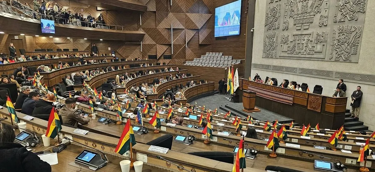 Espinoza recurre a la CPE para cuestionar censura aprobada en la Asamblea