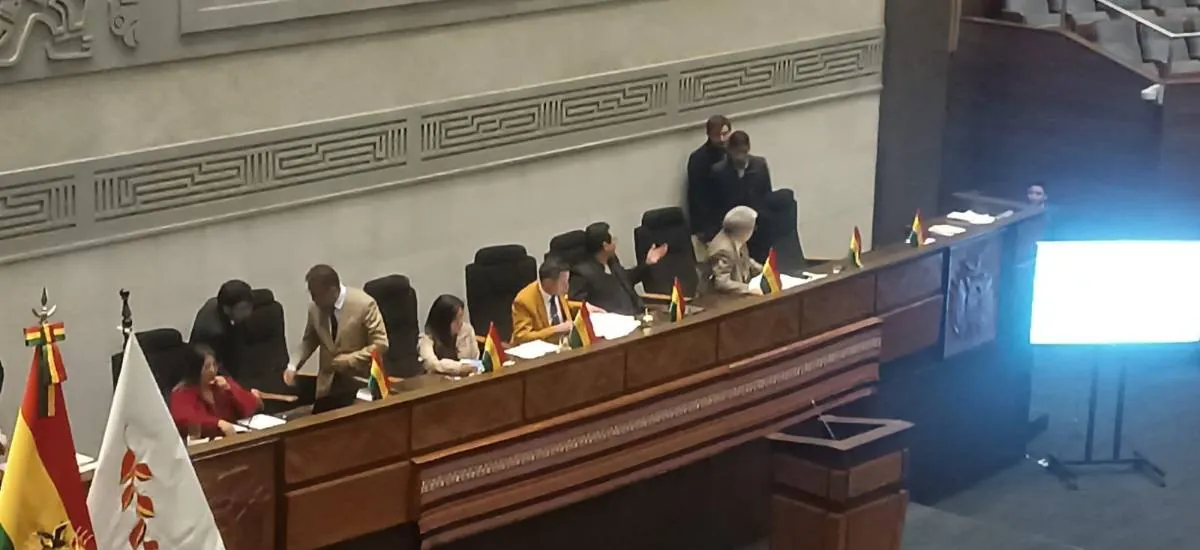 Interpelación: Sesión entra en cuarto intermedio tras exposición del ministro Oviedo sobre lucha contra el narcotráfico