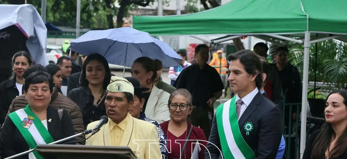 El inesperado protagonista del acto cívico por Santa Cruz: 'Mamén' le da la palabra a un vendedor de café