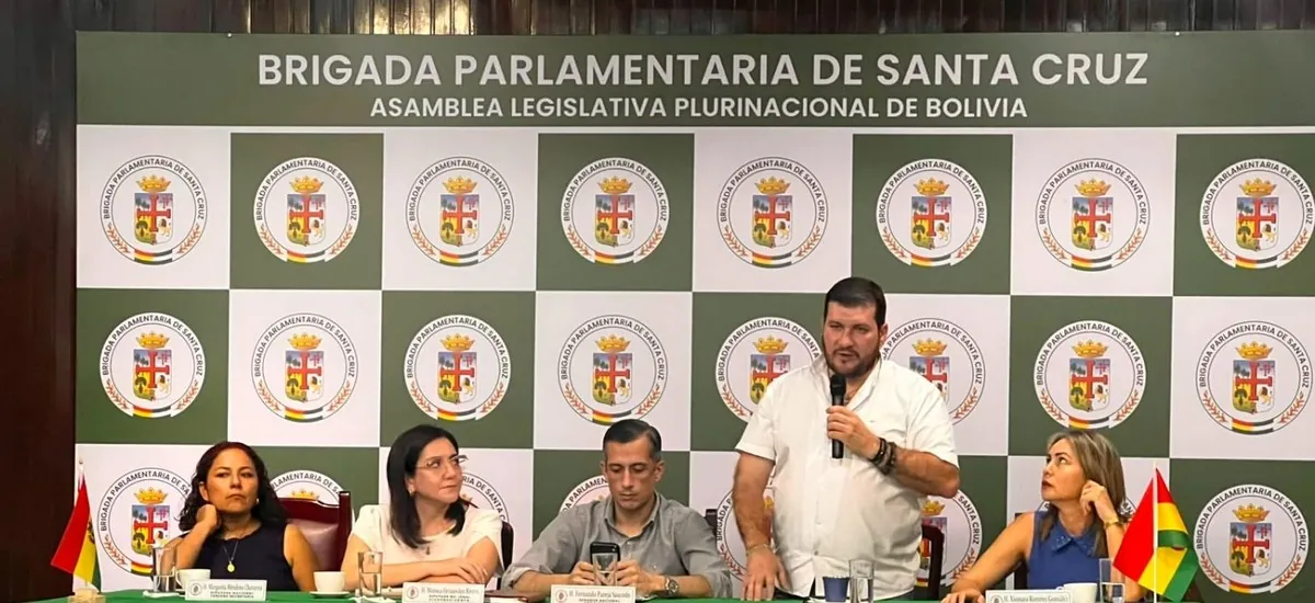 Cívicos cruceños fortalecen respaldo político para impulsar la propuesta ’50-50’ tras reunirse con parlamentarios