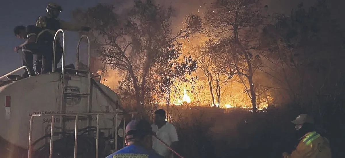 Brigadas se movilizan para combatir 13 incendios