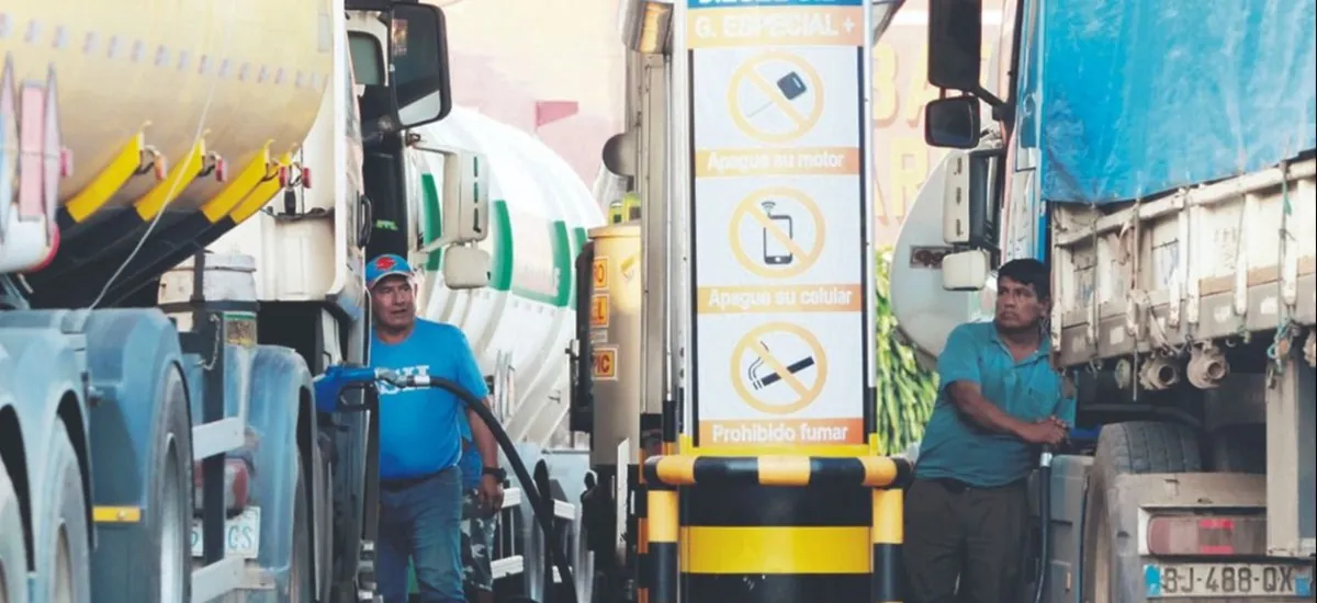 El transporte sigue bloqueado, ahora en las estaciones de servicio