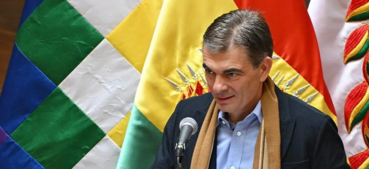 Paz pide superar los conflictos del pasado con Chile y apuesta por acuerdos en la visita de Kast