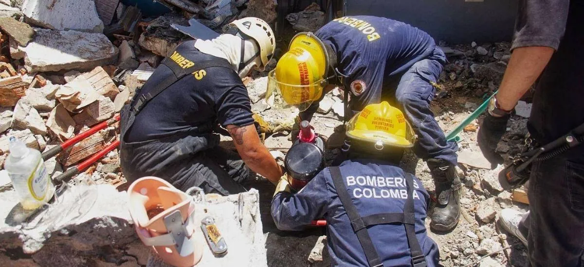 Al menos 240 muertos en cuatro regiones de Colombia por el terremoto