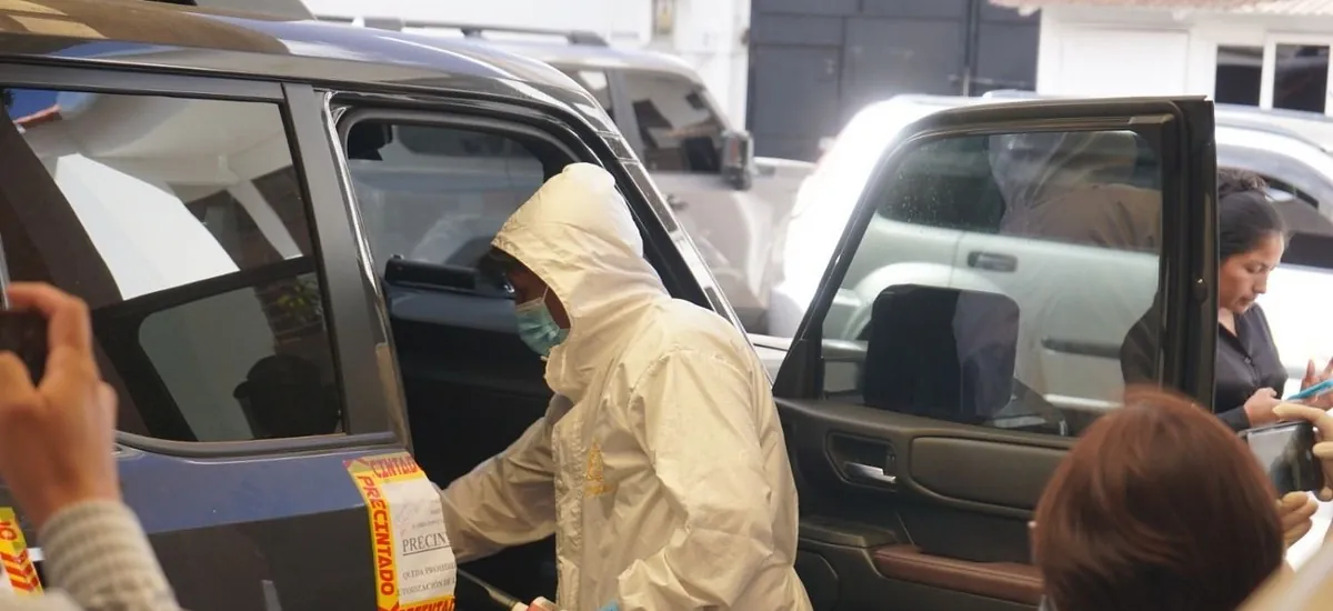 Buscan rastros de droga en vehículos que eran usados por Mariaca