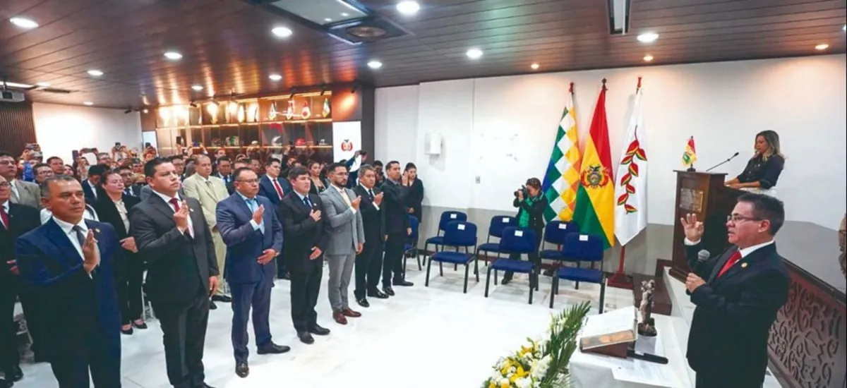 Urioste renueva las fiscalías y anuncia cambios en 90 días
