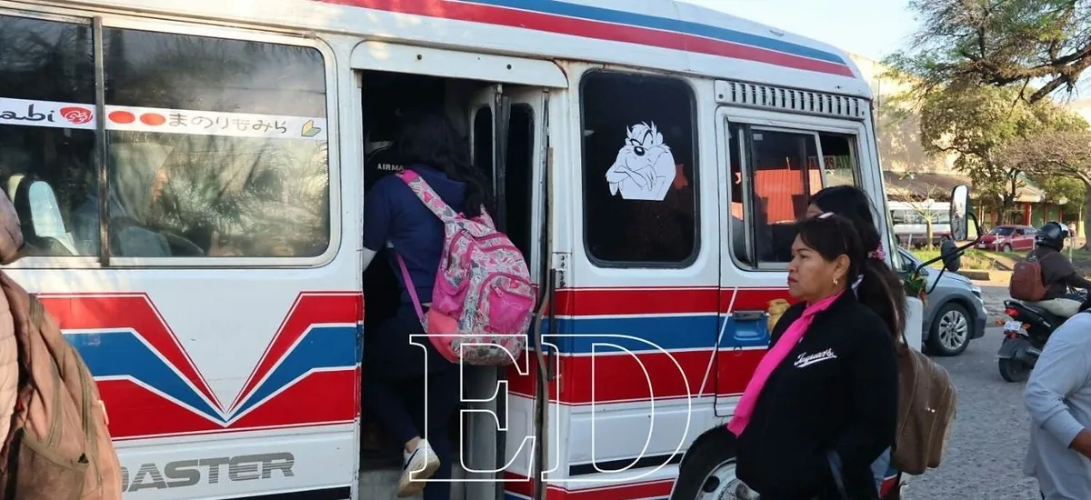 La falta de diésel deja a Santa Cruz con menos micros y complica el transporte urbano