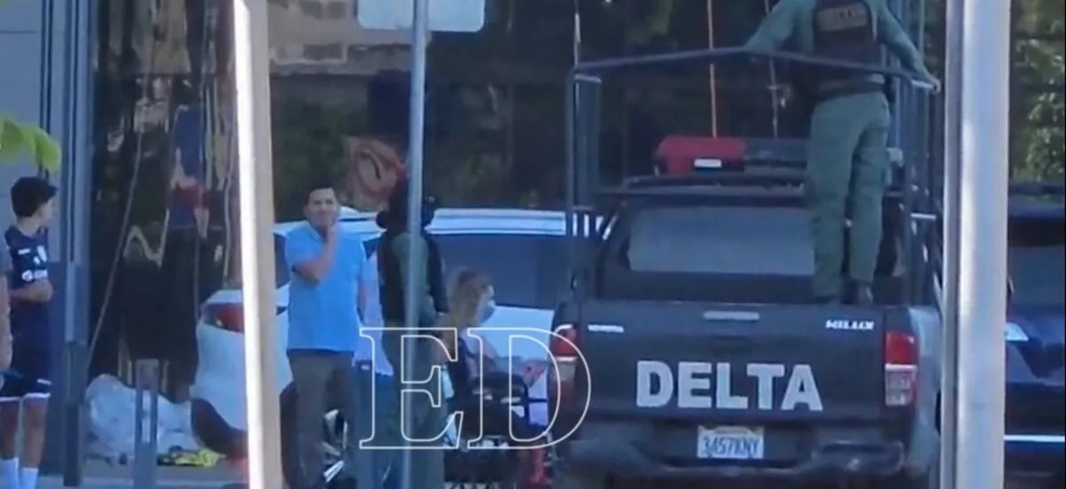 Nadia Beller recibe el alta y sale en silla de ruedas de la clínica, en medio de resguardo policial