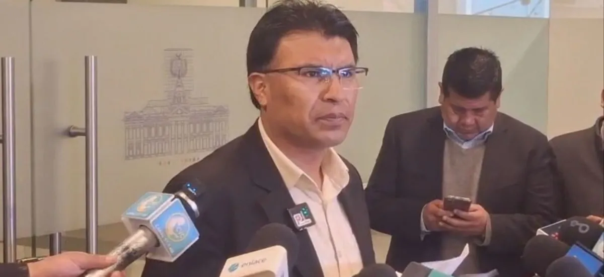 Senador Condori evita referirse al bloqueo y la comisión de Ética tiene listo su informe sobre denuncias