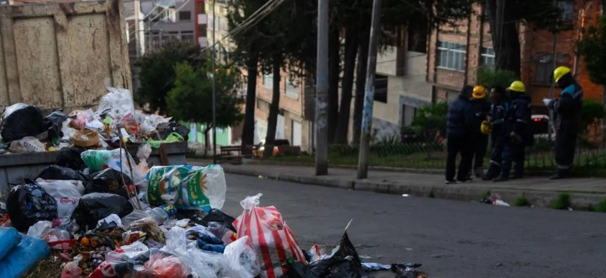 ¿Por qué la basura está en las calles de La Paz? Esta es la causa del conflicto
