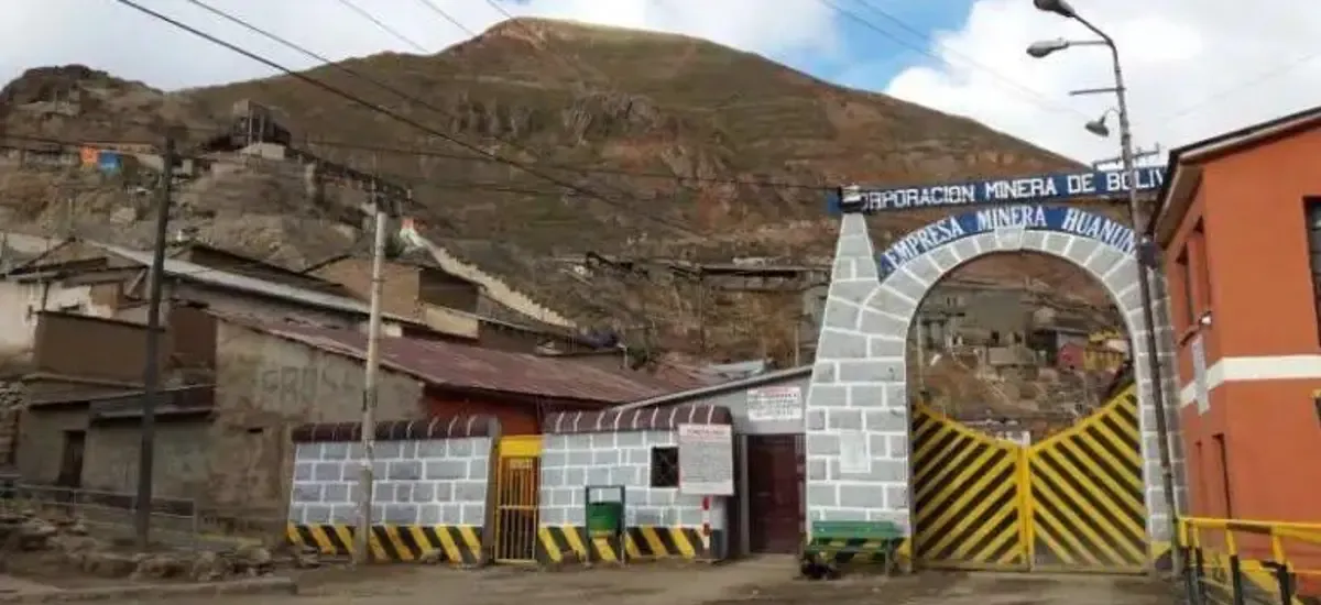Gobierno confirma la muerte de dos militares y dos trabajadores tras caer en una bocamina en Huanuni