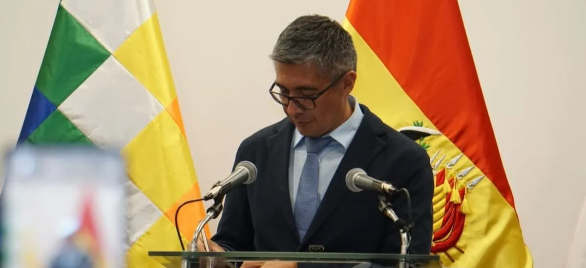 Si hay un error, se debe corregir, dice Espinoza tras polémica por el costo de su vehículo