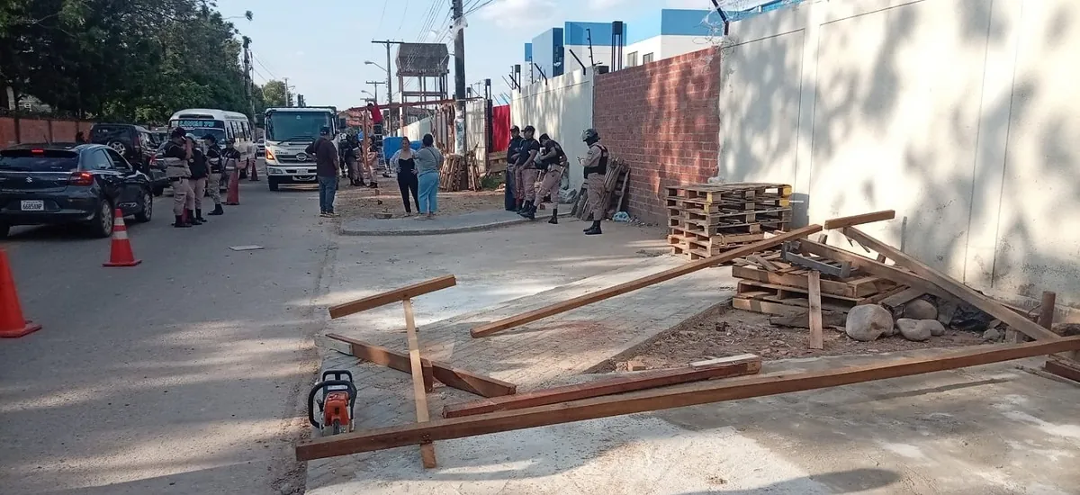 Despejan las aceras tomadas por comerciantes en la feria Barrio Lindo