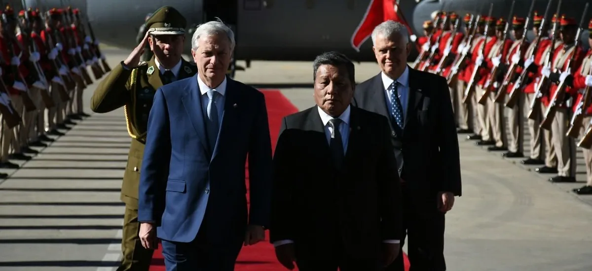 Presidente de Chile llega a Bolivia en una visita oficial histórica