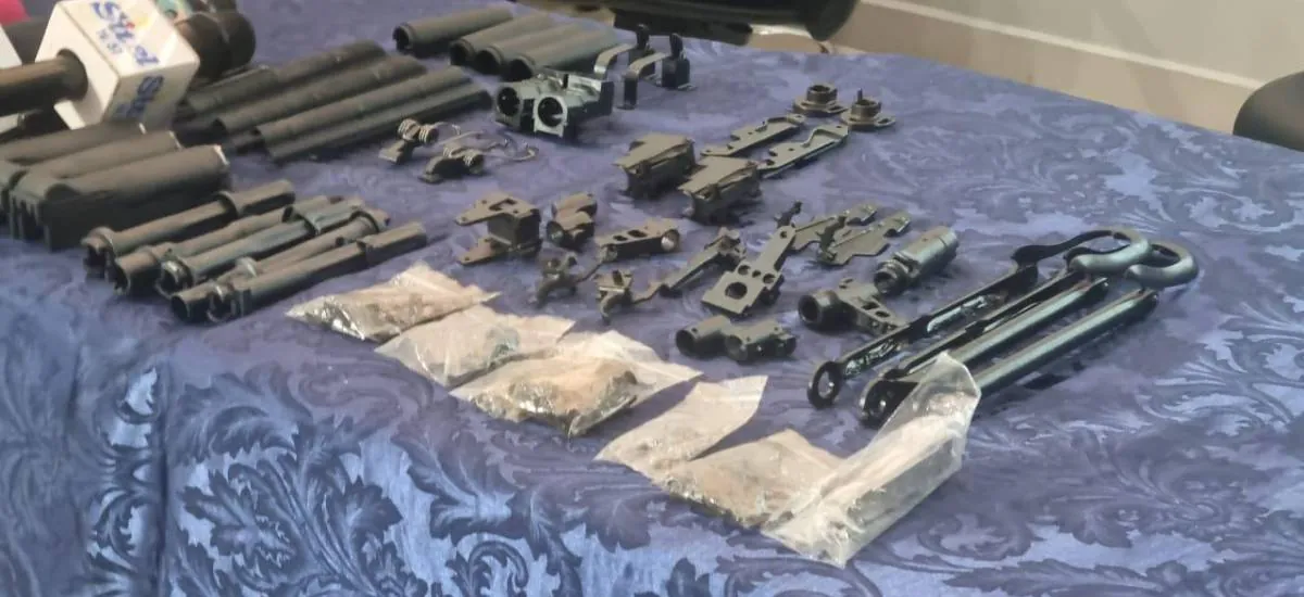 Armas en Viru Viru: Abogada dice que aprehendidas se dedican al traslado de productos y no conocían contenido de maletas