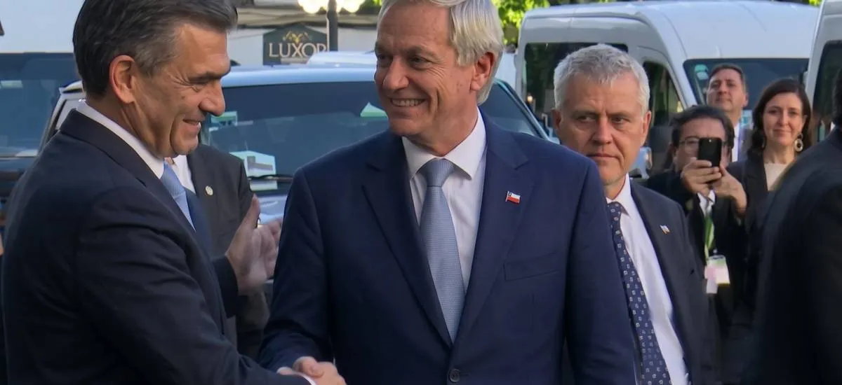 El presidente de Chile se despide de Rodrigo Paz tras salir de Palacio de Gobierno