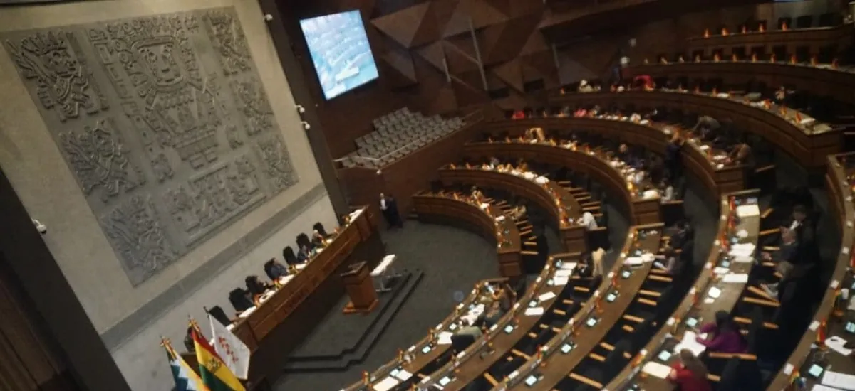Diputados aprueban informe sobre la gasolina basura