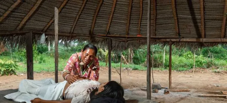 Día Internacional de los Pueblos Indígenas 2026: las mujeres que protegen la partería en Latinoamérica