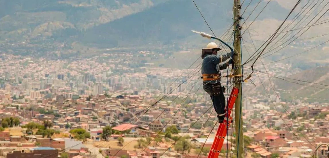 Diputados aprueban crédito de $us 30 millones para renovar luminarias con tecnología led en ocho municipios