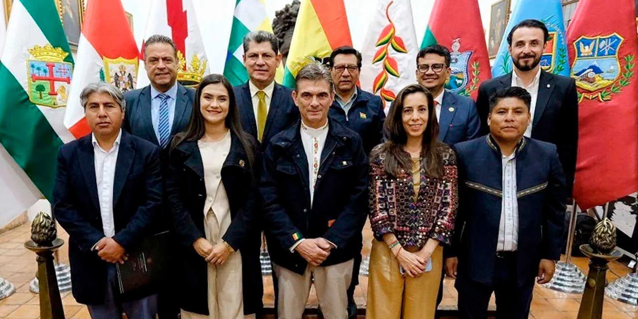 Histórico: El Presidente y los 9 gobernadores pactan impulsar una ley de coparticipación tributaria