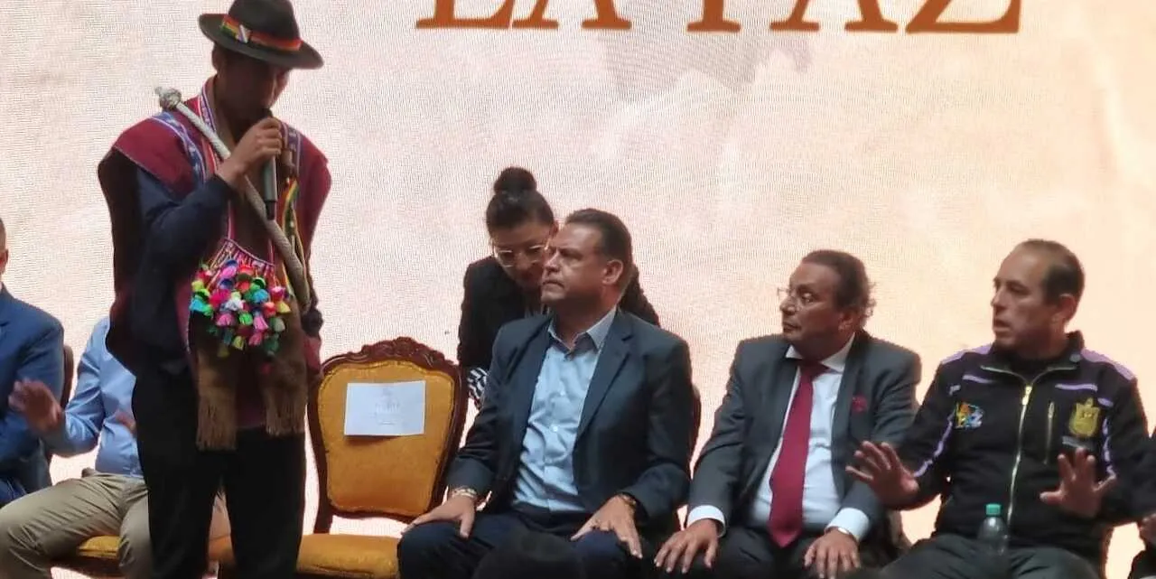 Autoridades y organizaciones sociales sellan pacto para que La Paz recupere su liderazgo