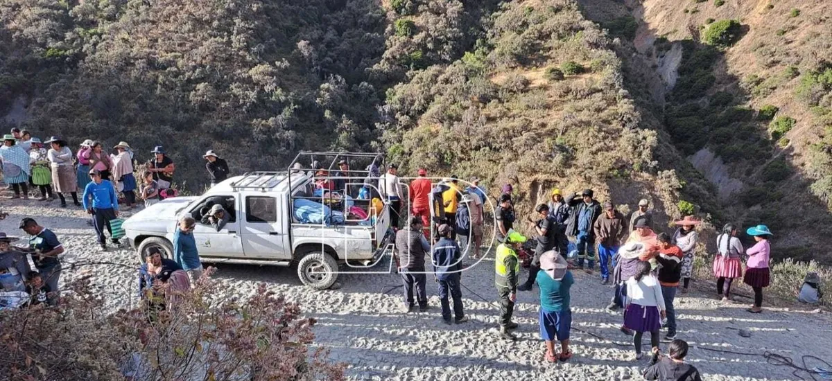 Embarrancamiento de un trufi deja ocho muertos y 10 heridos en Cochabamba