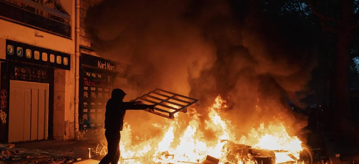Francia: Detienen a 1.200 personas en las protestas que dejan 150 policías heridos