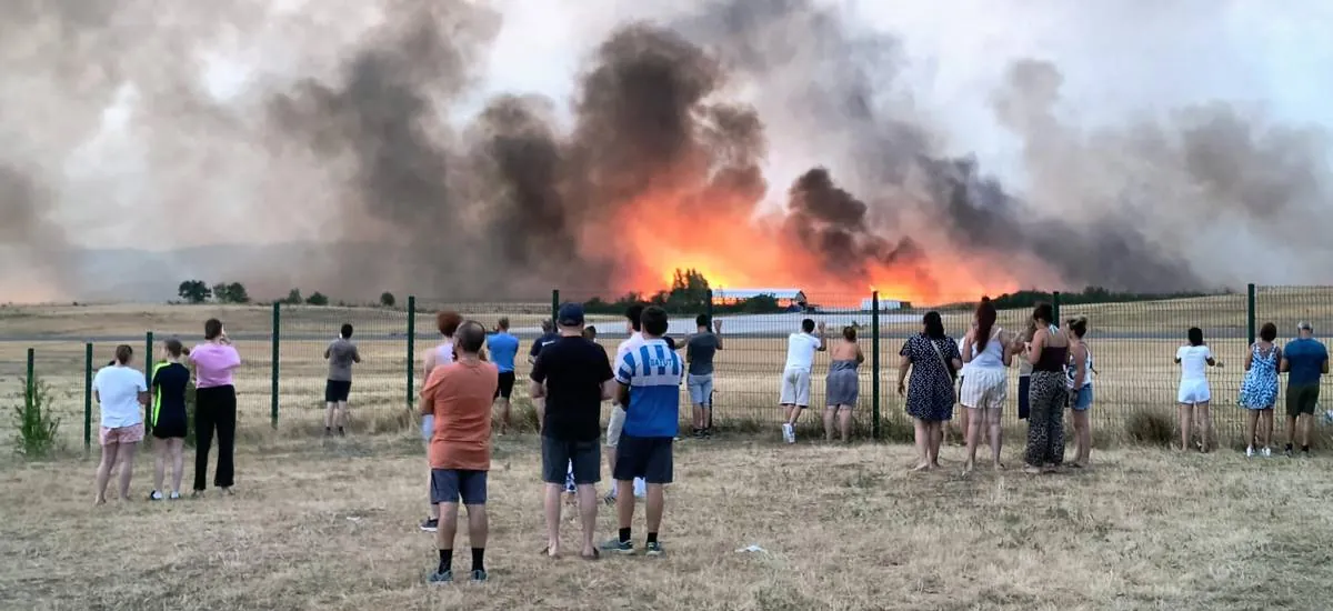 Casi 270.000 evacuados por los incendios que arrasan España y Francia