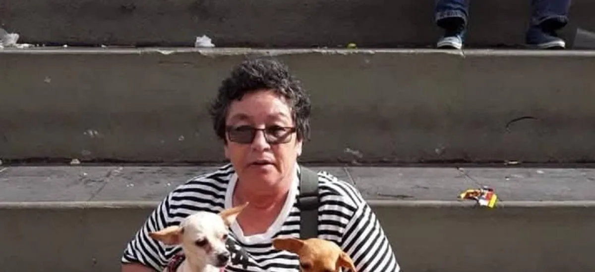 Hallan el cuerpo de una mujer estrangulada y vecinos dicen que escucharon que discutía con su pareja
