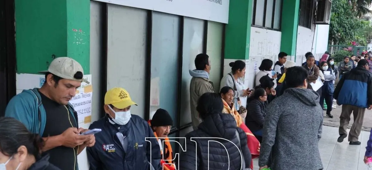 Hospitales cruceños: profesionales de salud cumplen paro nacional en espera del pago de sus sueldos