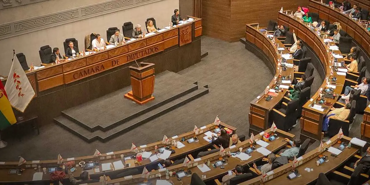 Diputados analizan informe de la “gasolina basura” que apunta a exautoridades