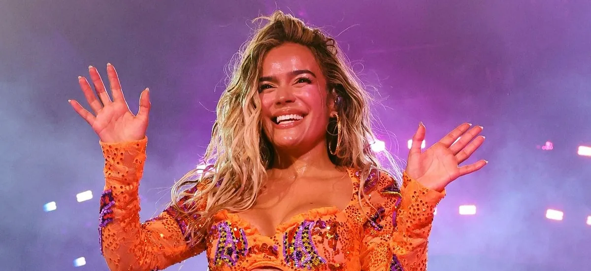 Karol G dona un millón de dólares a concierto benéfico luego del terremoto en Colombia