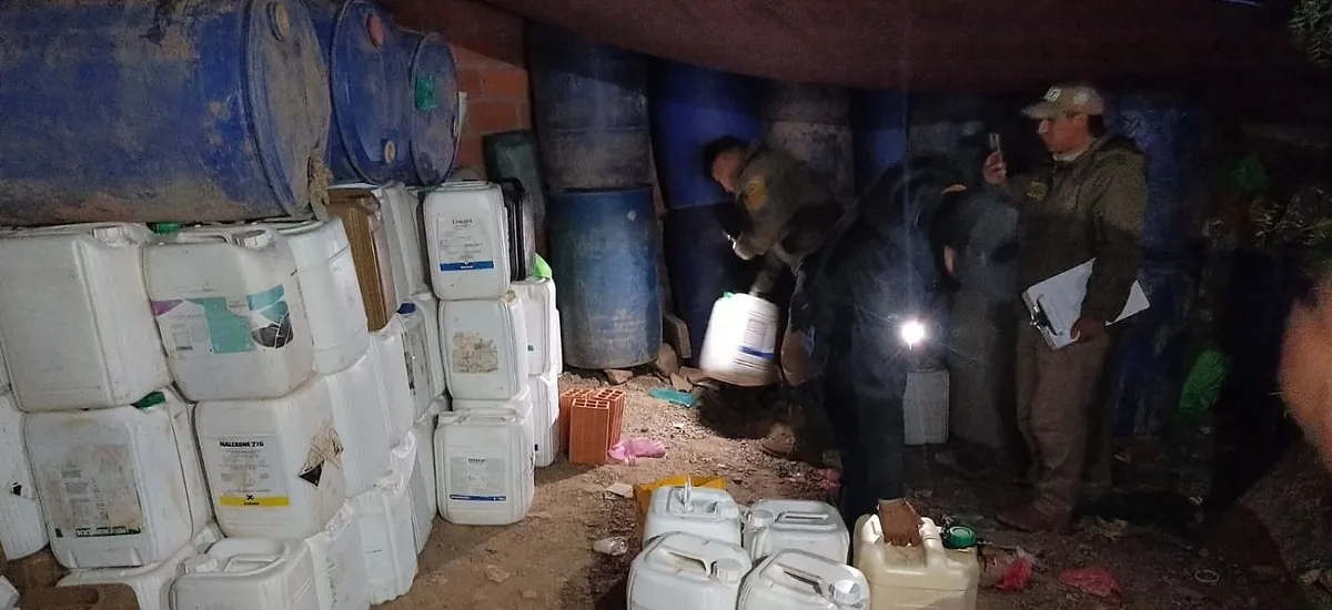Decomisan 13.000 litros de gasolina acopiados en una vivienda de Sucre