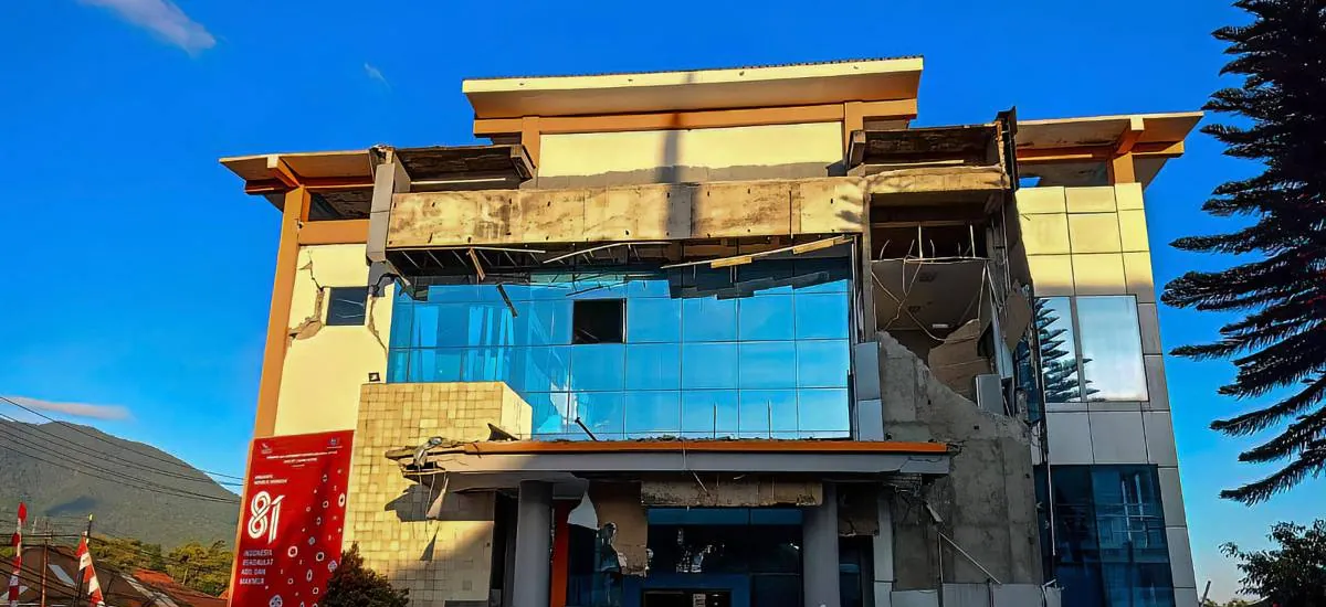 Reportan un terremoto de magnitud 7,7 en Indonesia