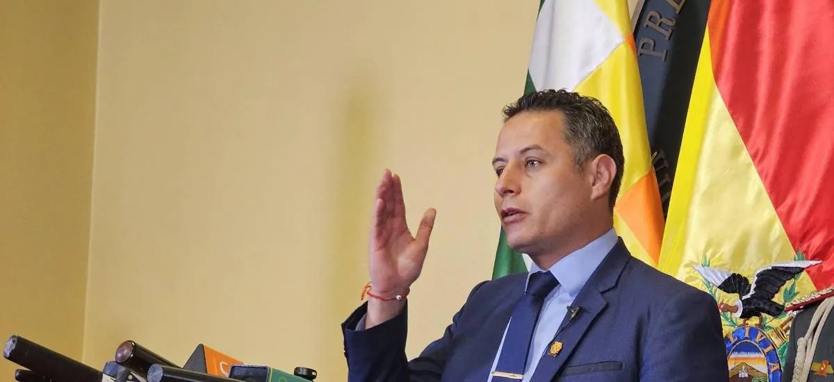 “El pensamiento distinto no es motivo de persecución”: Lara expresa su “preocupación” por la aprehensión de Nilton Condori