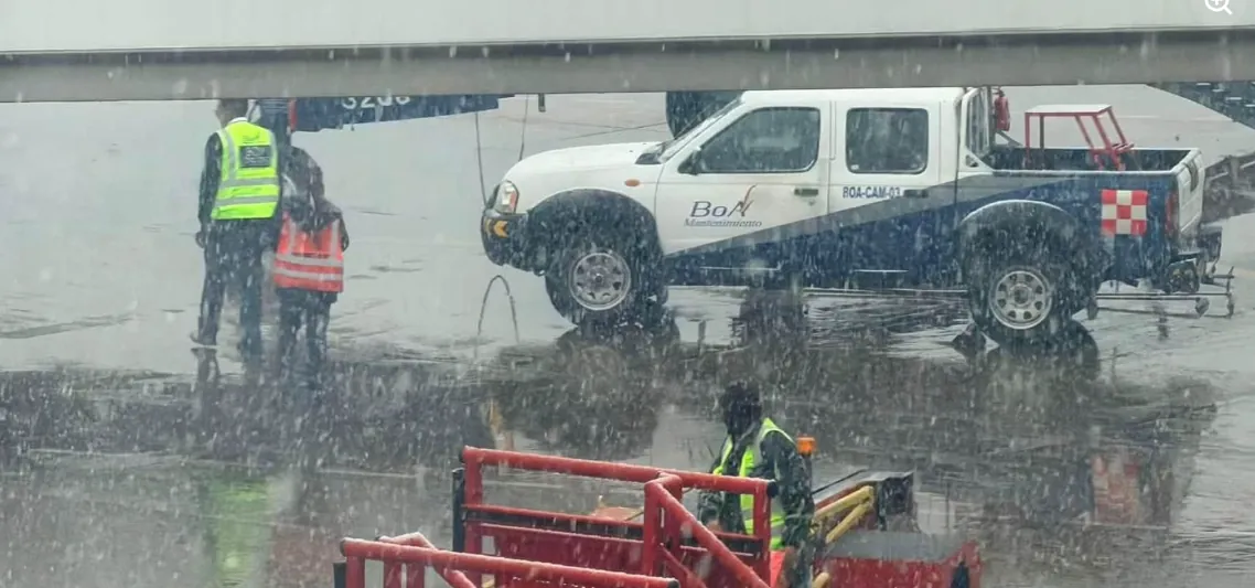 Naabol: Aeropuerto de El Alto suspende vuelos por baja visibilidad y nevadas